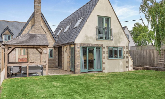 Stalbridge Cottage | Escape to The Pool House, a countryside retreat in Thornhill, Dorset.