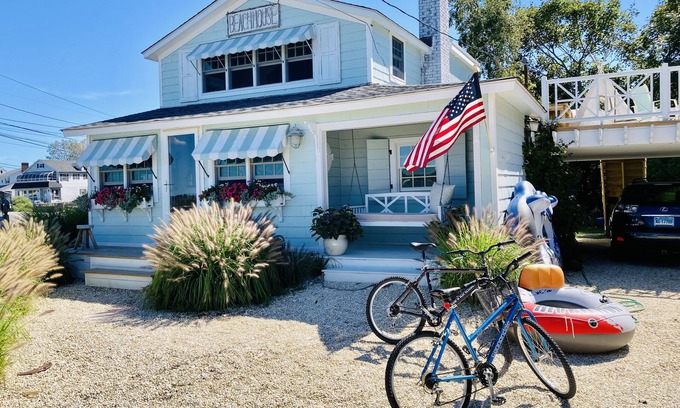Westport Cottage | ESCAPE to Westport Direct WATERFRONT Beachouse w/Rooftop Deck