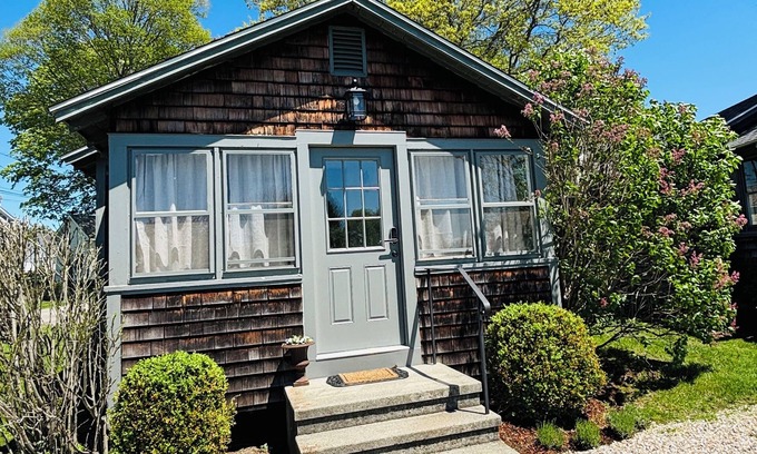 Clinton House | Escape to Your Tranquil Seaside Retreat at Clinton Beach Bungalows