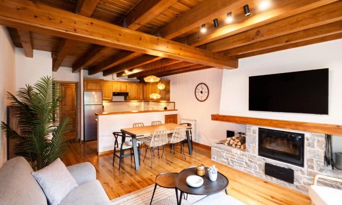 Salardu Apartment | Espacioso Apartamento con Jardín en Salardú