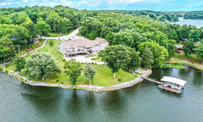 Marion House | Estate Home on at Lake of Egypt Sleeps 16 MAX