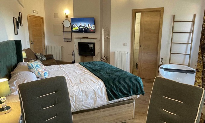 Montejo de la Sierra Apartment | Estudio de Vistas Privilegiadas a la Reserva de la Biosfera y Exquisita Decoración Ecléctica