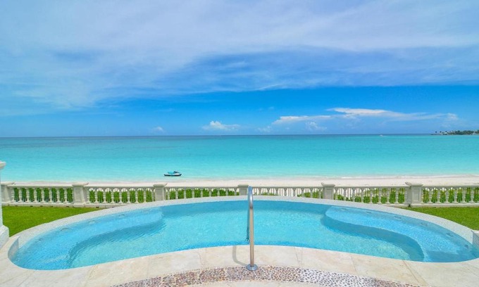 Old Fort Bay Villa | EXCLUSIVE BEACHFRONT MANSION 7 BR (VILLA B)