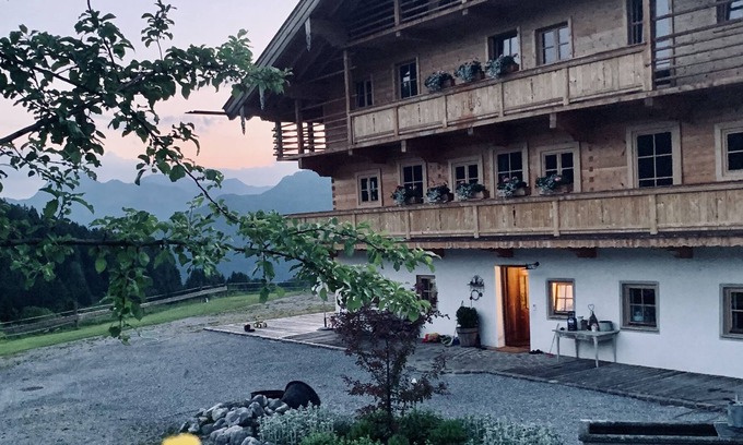 Erl Apartment | Exclusive chalet apartment with an open gallery