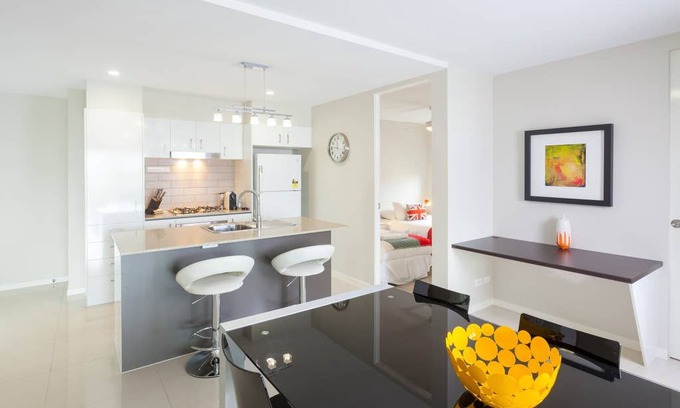 Kangaroo Point Apartment | Executive 2BR Kangaroo Point Apartment with Spacious Open Plan Living