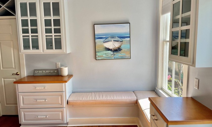 Historic District - North Condo | Executive and Snowbird rental on Crawford Square fully furnished