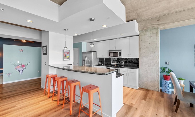 LoDo Condo | Executive Downtown Denver Condo - Amazing Views - Gym - Dog Friendly