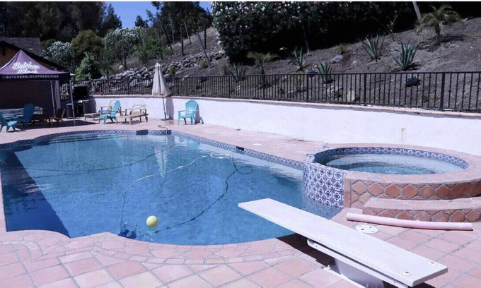 San Martin House | Executive Estate with Private Pool & Pool Spa
