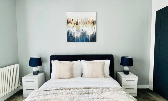 Lansbury Apartment | Executive Retreat | Breathtaking Views -Near O2