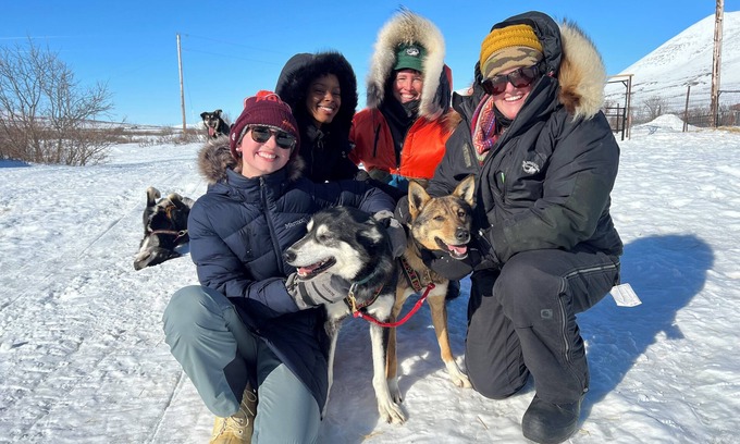Nome Cottage | Experience Alaska at our Dog Mushing Kennel. Stay at the Comstock Cabin.