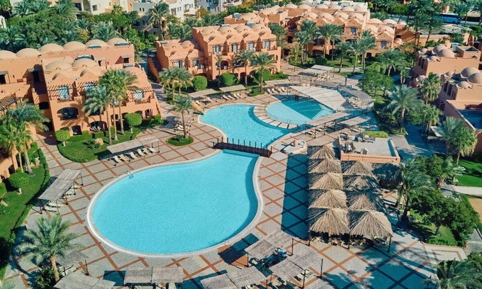 Makadi Bay Resort | Experience Makadi Bay's Charm from a Spacious Room with Outdoor Pool