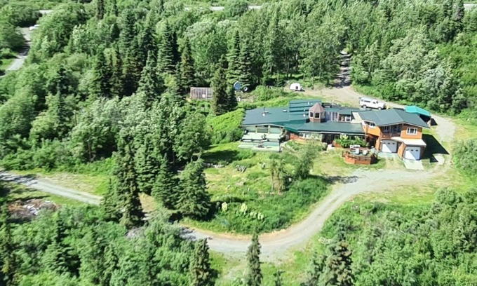 Glacier View Apartment | Experience Glacier View charm - cozy 1-bedroom apartment