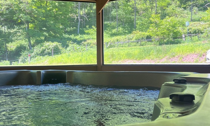 Riverton Cabin | Experience Seneca Rocks in a cozy 4-bedroom cabin HOT TUB, POOL TABLE, FOOSBALL.