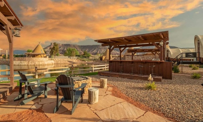 Virgin Cabin | Experience Zion in a Luxurious Western Wagon #29 15 min from Zion w/2QB & Outdoor Kitchen