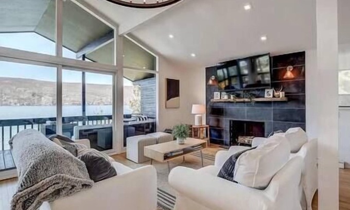 Greenwood Lake House | Explore a Luxurious Lakefront Dream Home