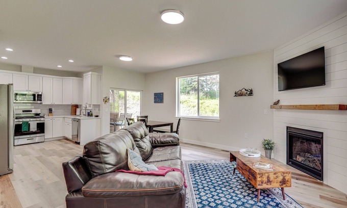 Meadow Lakes House | Explore Alaska’s Playground: Modern Wasilla Escape