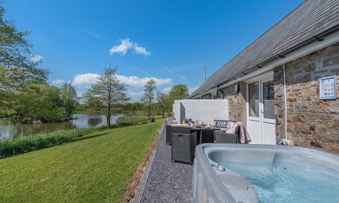 Pentrefelin Cottage | Explore charming market towns in this wonderful area.