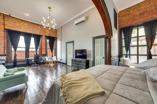 Marshall Apartment | Explore Downtown Marshall Historic Studio Getaway