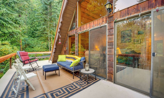 Mount St. Helens Cabin | Explore Mt St Helens: A-Frame Chalet w/Deck!