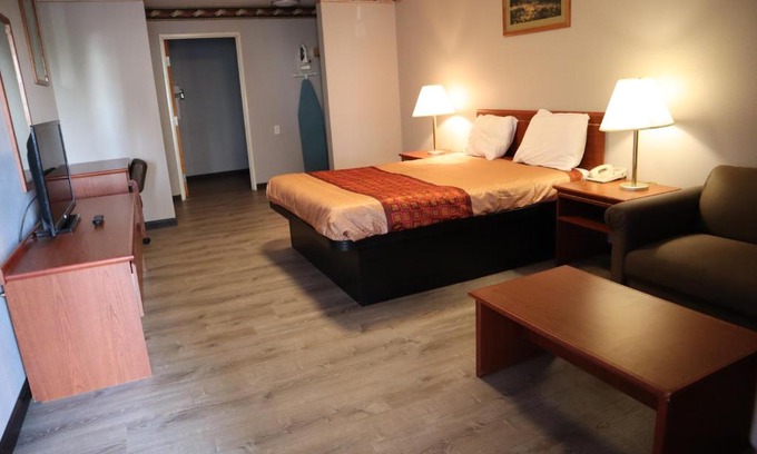 West Eugene Hotel | Express Inn & Suites Eugene