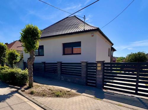 Mor House | Ezerjó Vendégház