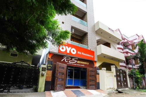 Lanka Hotel | FabHotel RS Residency