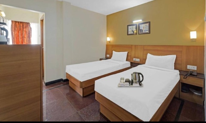 Nungambakkam Hotel | Fabhotel The Redfox