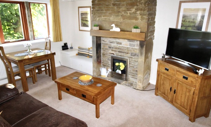 Honley House | Fabulous former weaver's cottage looking out over the Holme Valley