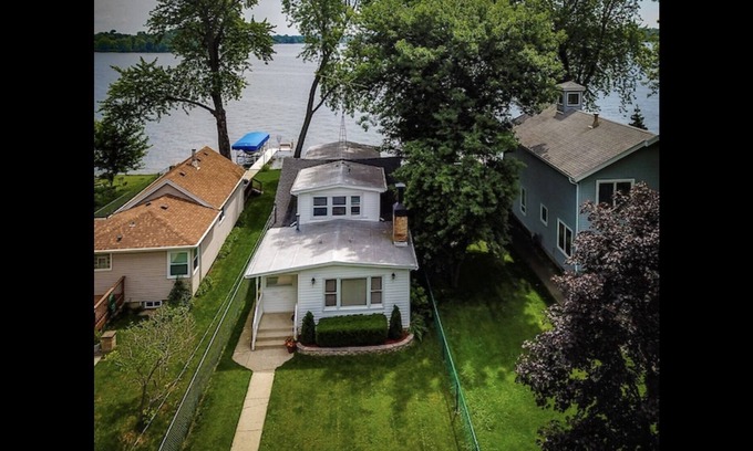 Channel Lake House | Fabulous Lake House on Chain O Lakes