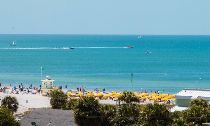 Bay Esplanade Hotel | Fairfield Inn & Suites by Marriott Clearwater Beach