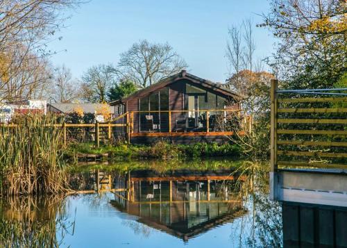 Dilton Marsh Resort | Fairwood Lakes Holiday Park