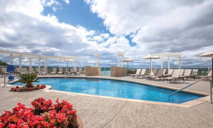 Oatmeal Condo | Fall in Love in Marble Falls! Cozy Condo with Riverview Pool & Hot Tub