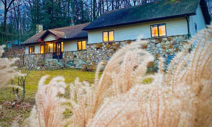 Mill Run House | Fall Vibes in Ohiopyle.Appalachian Mountain Inn~2 miles to Ohiopyle