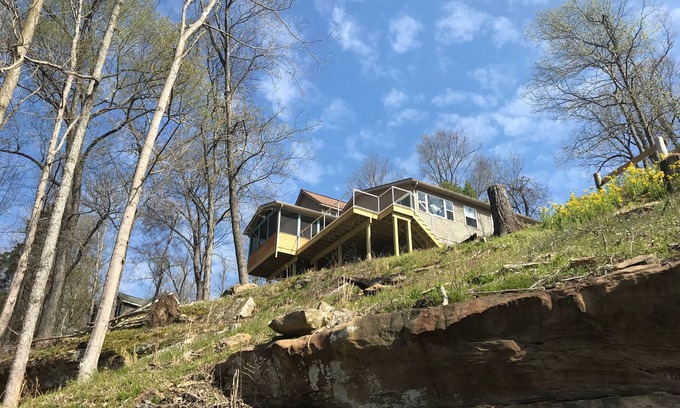 Se Ree House | Falls of Rough Home with a View