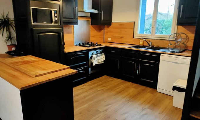 Livry-Gargan House | Family and Business Stay! Spacious 135m2 house (garden and parking)