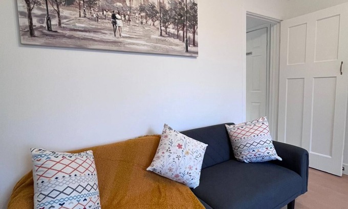 Mapperley Villa | Family-Friendly 2BR Home Ideal for Hospital Stays & Business