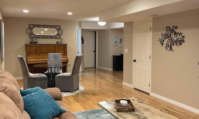 Johnstown Apartment | Family friendly & fully furn. garden apt. with huge yard in lovely neighborhood