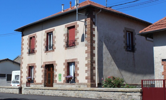 Parroy Cottage | Family-Friendly Ground-Floor Cottage with Large Garden, Near Canal and Forest