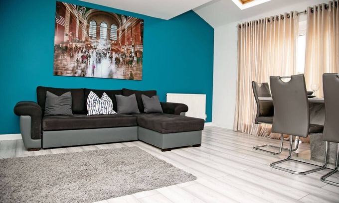 Stanford-le-Hope Apartment | Family-friendly house with garden, free-parking and fast London access