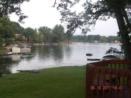 Oxbow House | Family Friendly Lakefront Oasis! Huge Deck-Pets Welcome