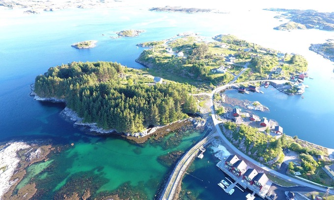 Oygarden House | Family friendly. Situated right on the waterfront. Charter. 2 bedrooms