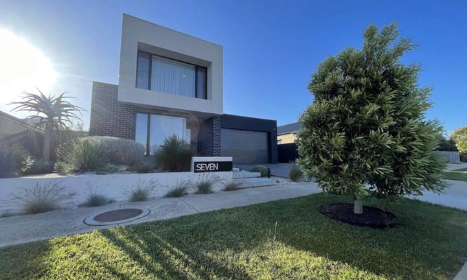 Wallington House | Family Getaway with Siete Coramba in Ocean Grove