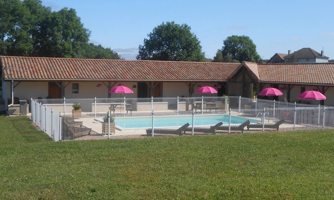 Abjat-sur-Bandiat Apartment | Family gîte Passiflora in the Dordogne, with swimming pool&magnificent view