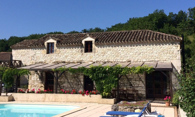 Montaigu-de-Quercy House | Family holiday home in rural France with large pool and far reaching views