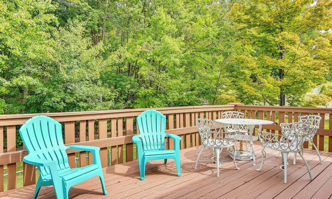 Monroe House | Family Home Close to Warwick, 5 Mi to Lake!