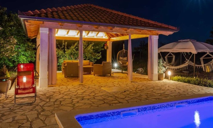 Gornje Planjane House | FAMILY HOUSE WITH POOL NEAR ŠIBENIK