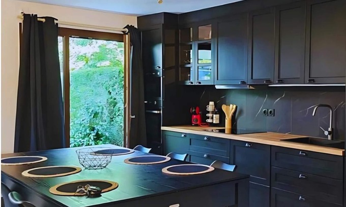 Cran-Gevrier Apartment | Family Modern Green Loft –La Tonnelle | Parking & Garden