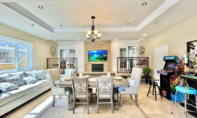 Mount Helix House | Family Retreat - game room & basketball court in La Mesa