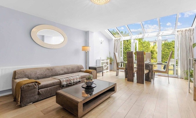 Greenhithe House | Family Retreat w/Garden & Parking | Near Bluewater