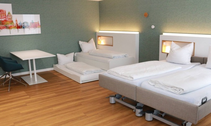 Oststadt/Stadtfeld Apartment | Family room with private bathroom/1 double bed (electrically adjustable beds) + 1 pull-out single bed